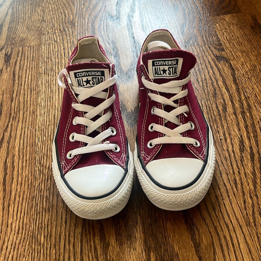 Converse maroon / red all stars size 6